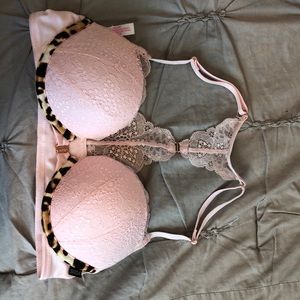 Victoria secrets pink bra